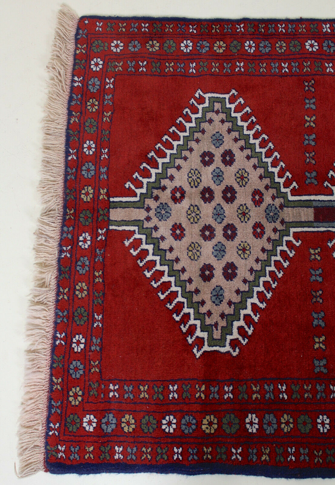 Contemporary rug with tassels shivran 185x118cm