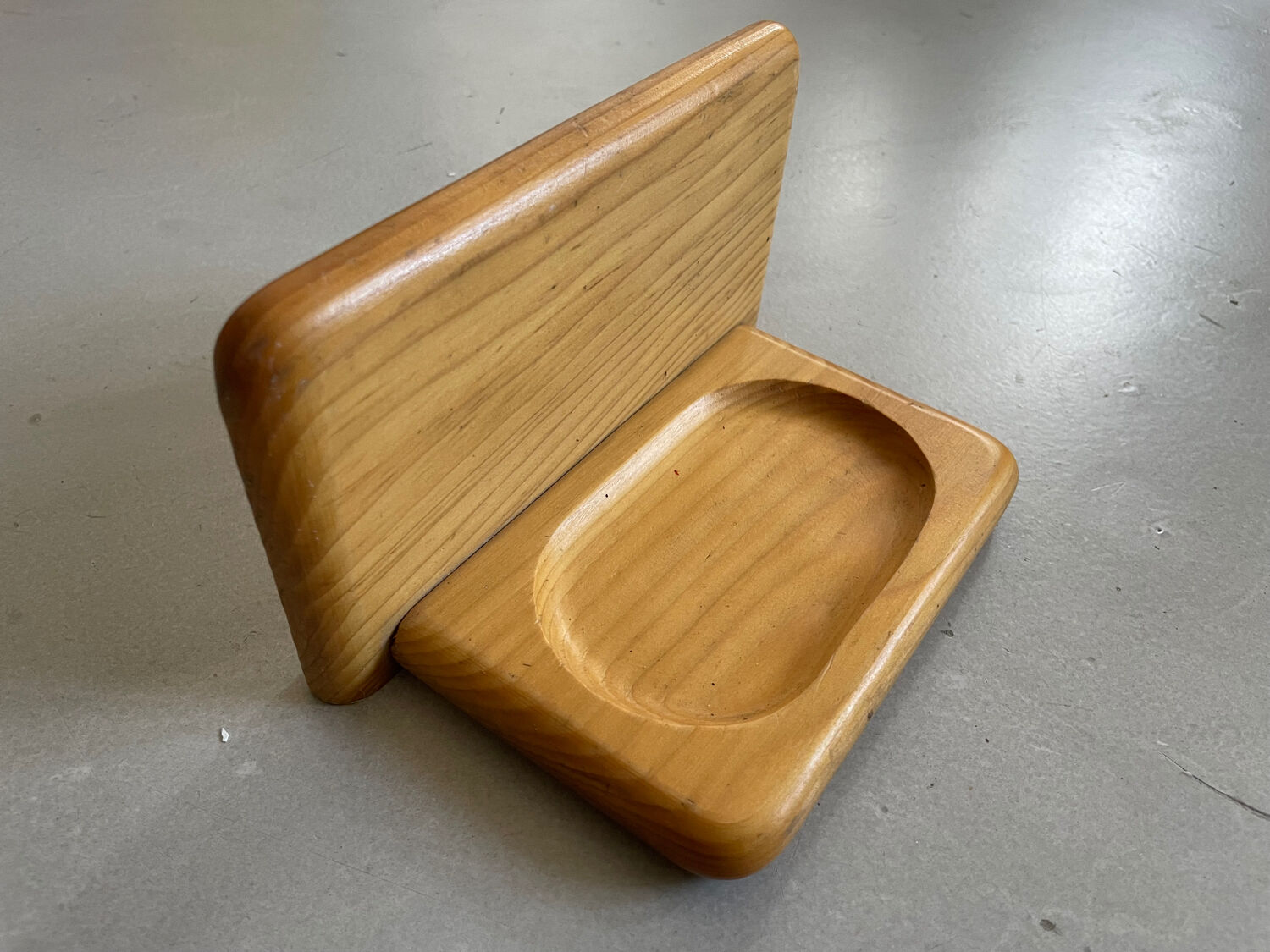 Wall-mounted wooden soap dish