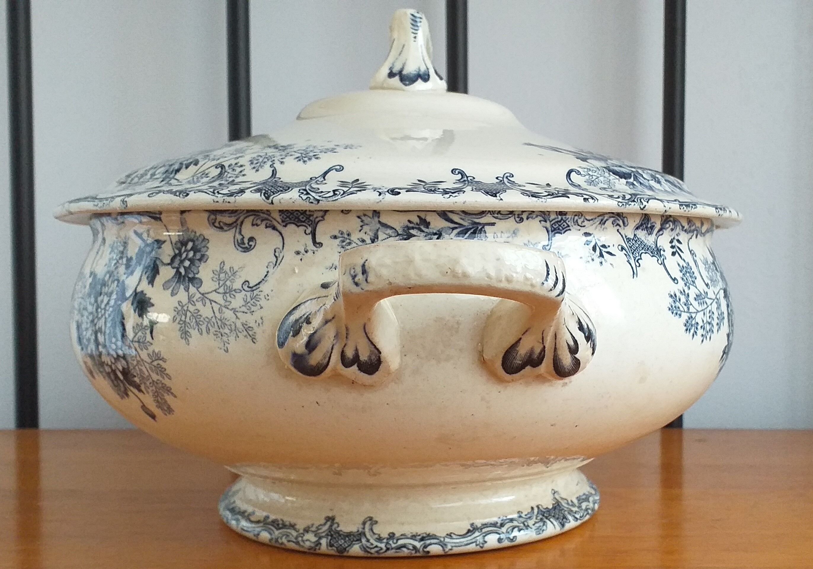 Porcelain soup pot iron earth H. Boulenger model Floréal