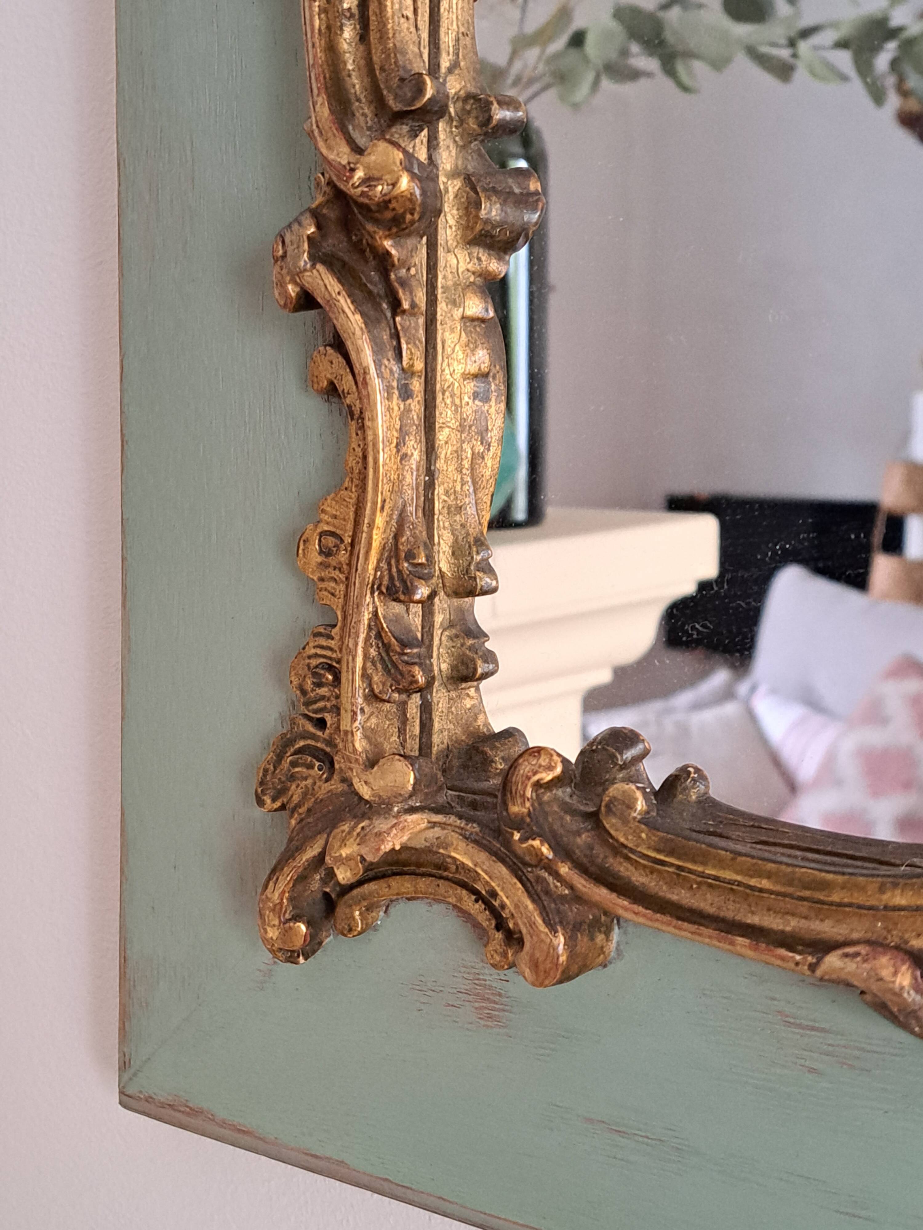 Antique Louis XV style mirror in wood and gilded stucco.