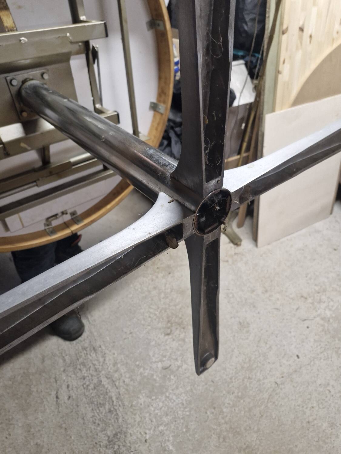 Roche Bobois round table