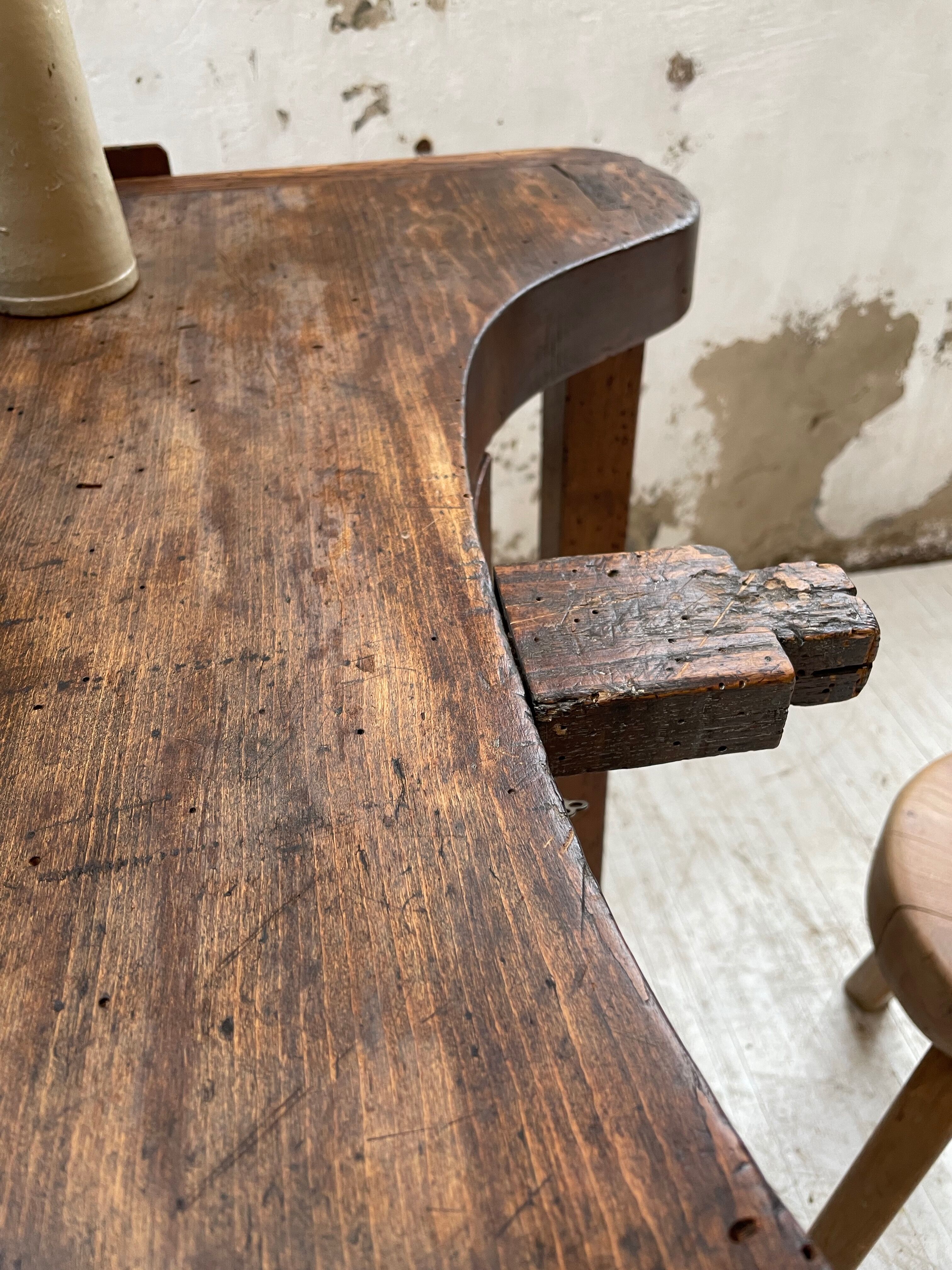 Establishment of jeweler XIXth oak