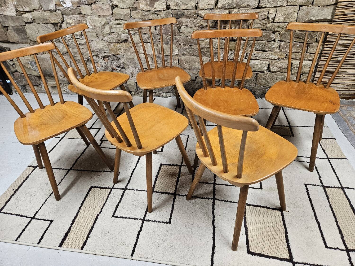 Lot de huit chaises barreaux vintage  bistrot auberge  1960