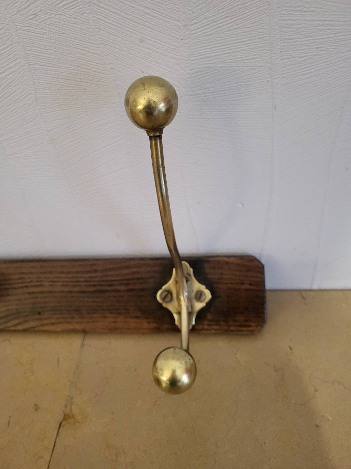 Patères bois et laiton