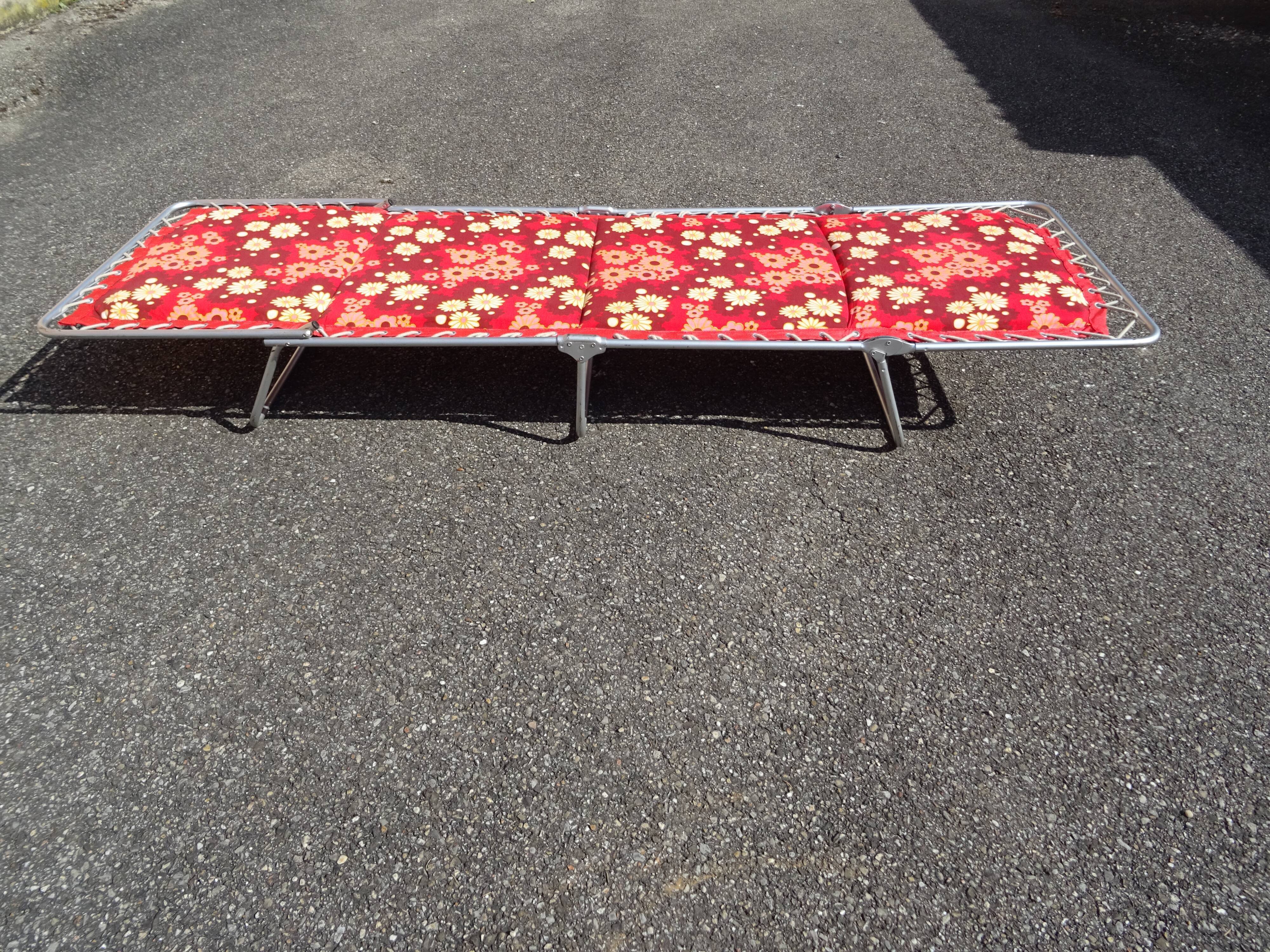 Folding sunbed lounger vintage flower camp bed