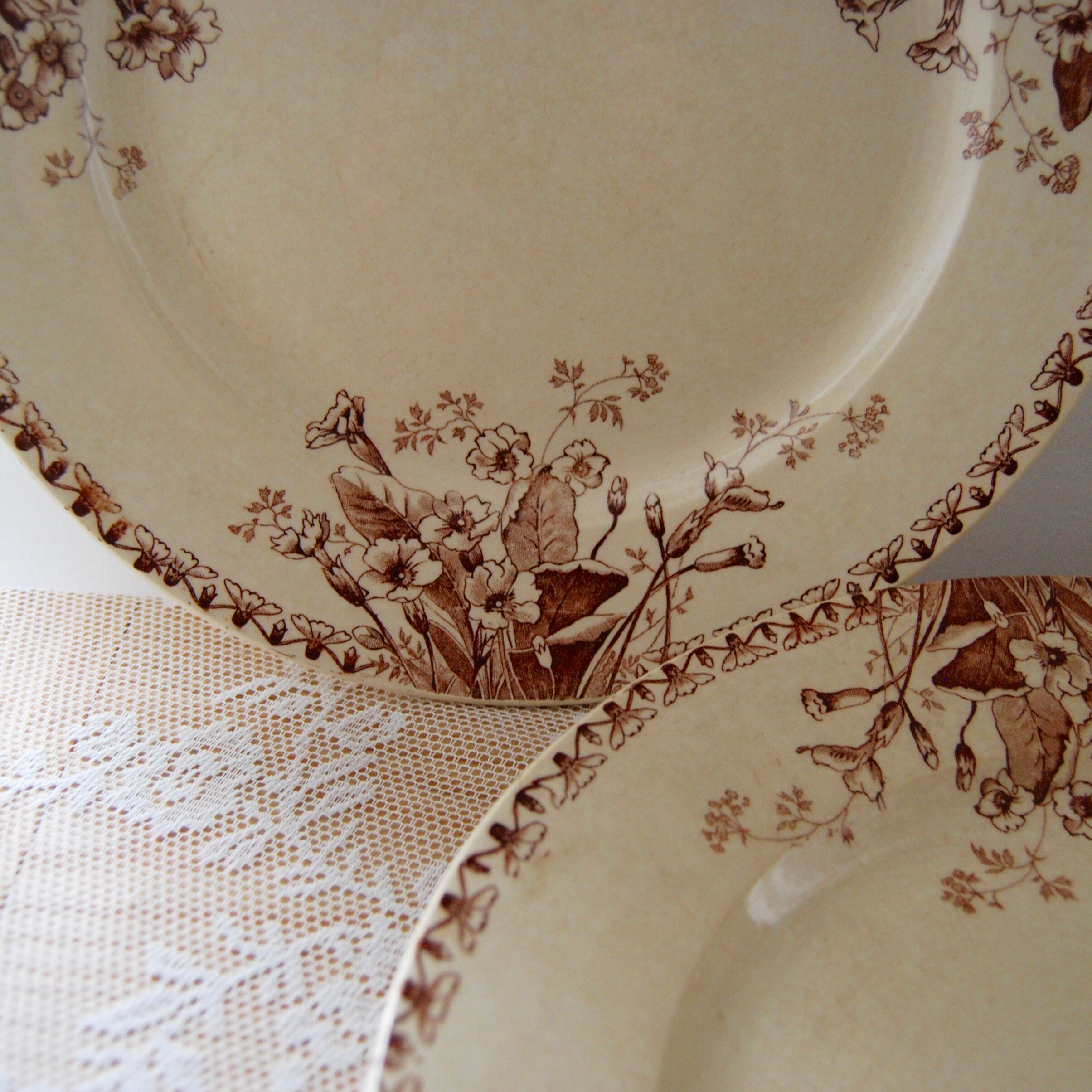 Emile Bourgeois Grand Depot serving dishes