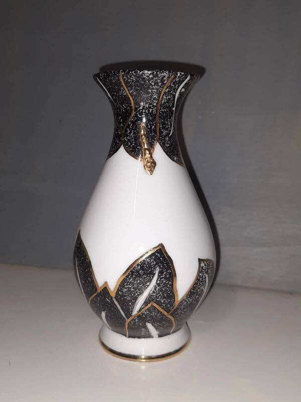 Small vintage vase - leaf decoration - signed "A Mourlon"