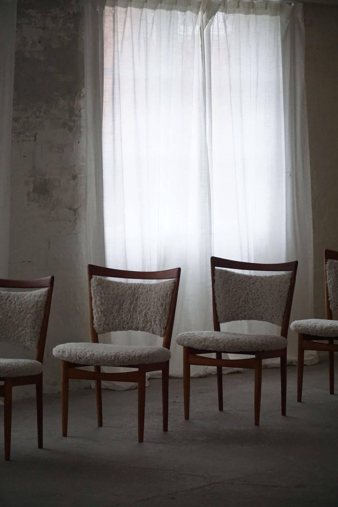 Ensemble de 6 chaises danoises modernes en chêne et laine d'agneau, modèle SW86 par Finn Juhl, 1953