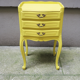 Table de chevet style Louis XV relookée en jaune