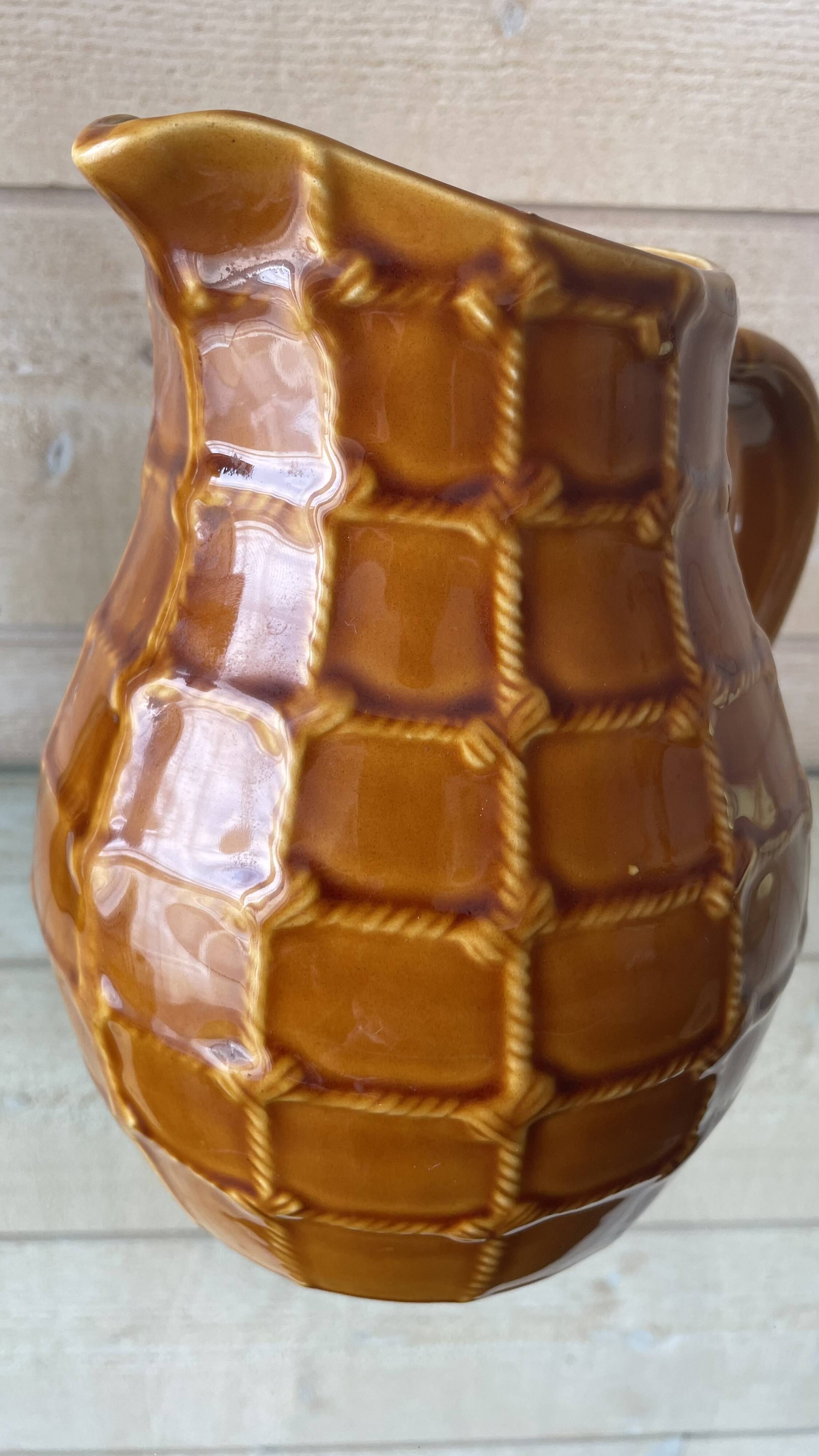 Saint Clément pitcher, vintage rope pattern