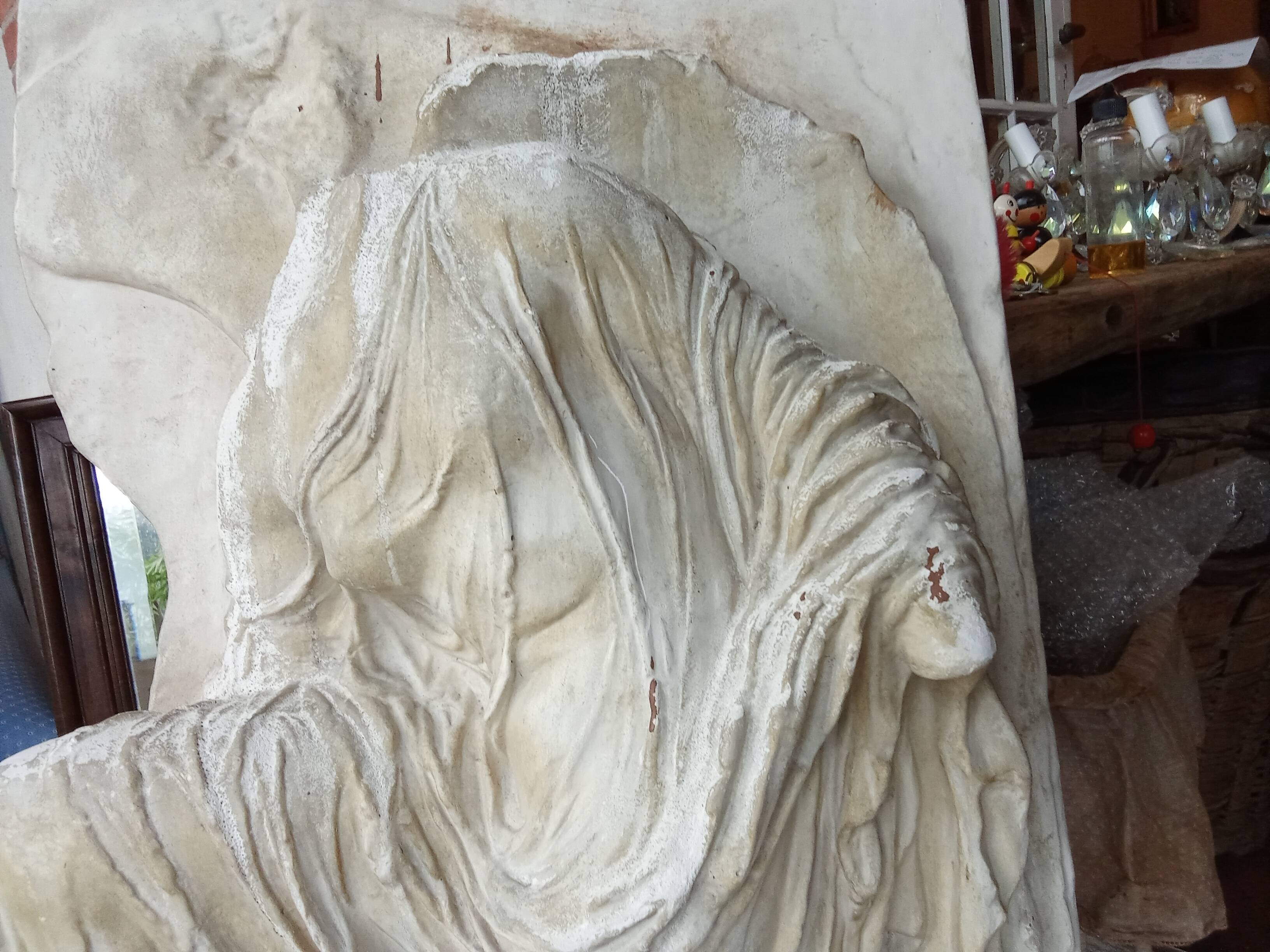 Ancien bas relief sculpture en plâtre Déesse Nike