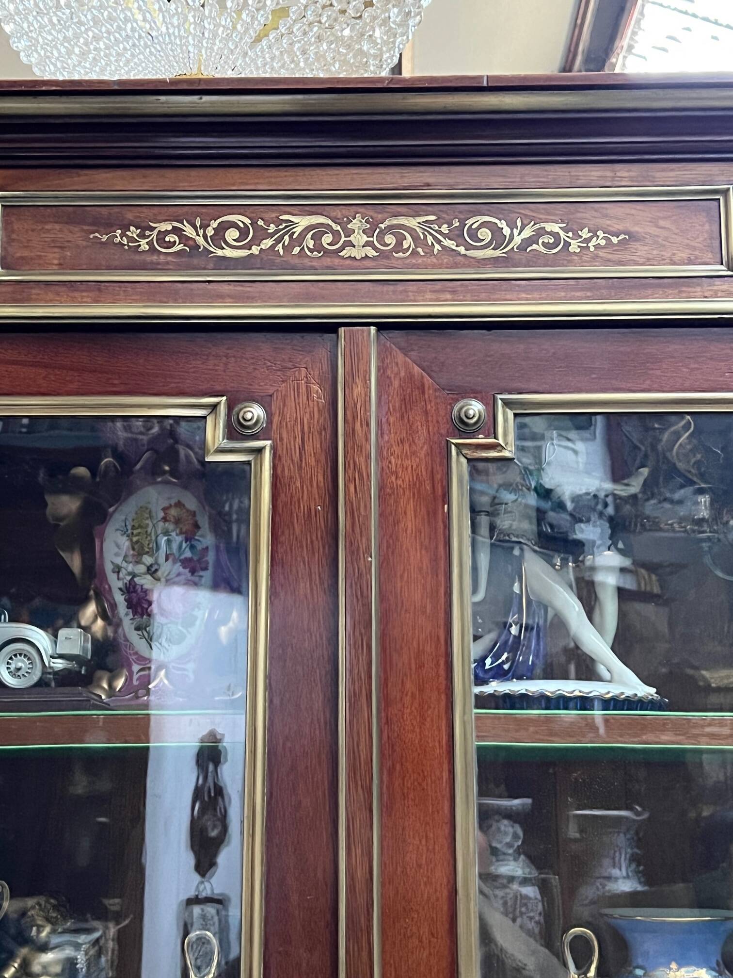 Library from the Napoléon III era. Brass inlay, mahogany, brass decoration.