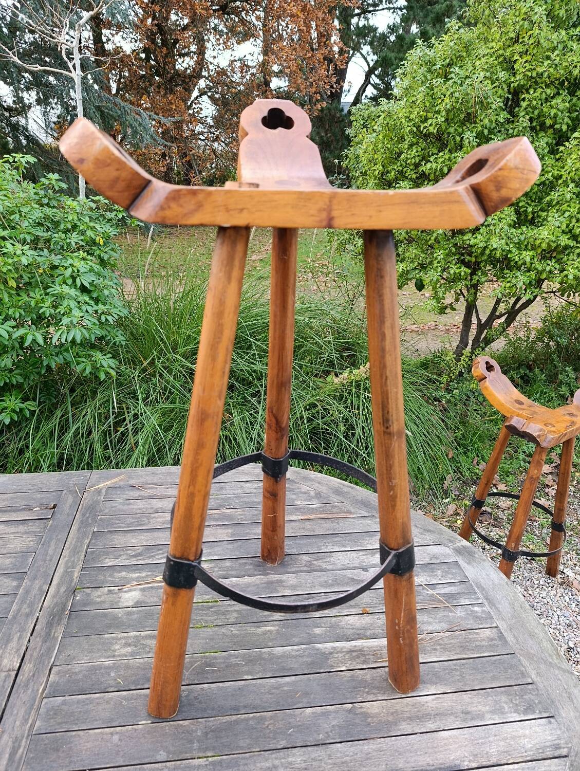 2 tabourets espagnols tripode brutaliste chêne massif, 1960