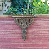 Coffre ancien en bois sculpté