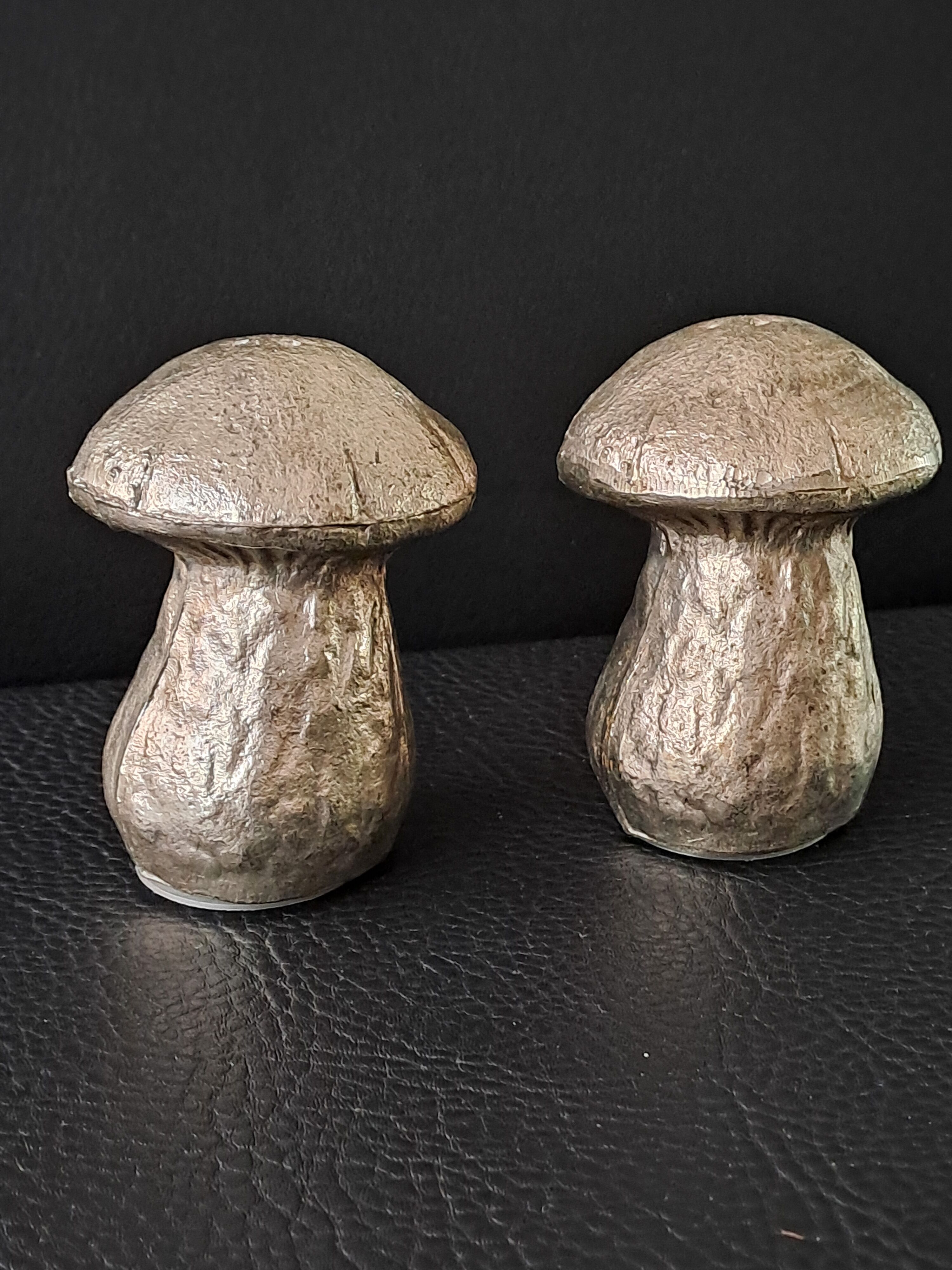 Mushroom pepper shaker