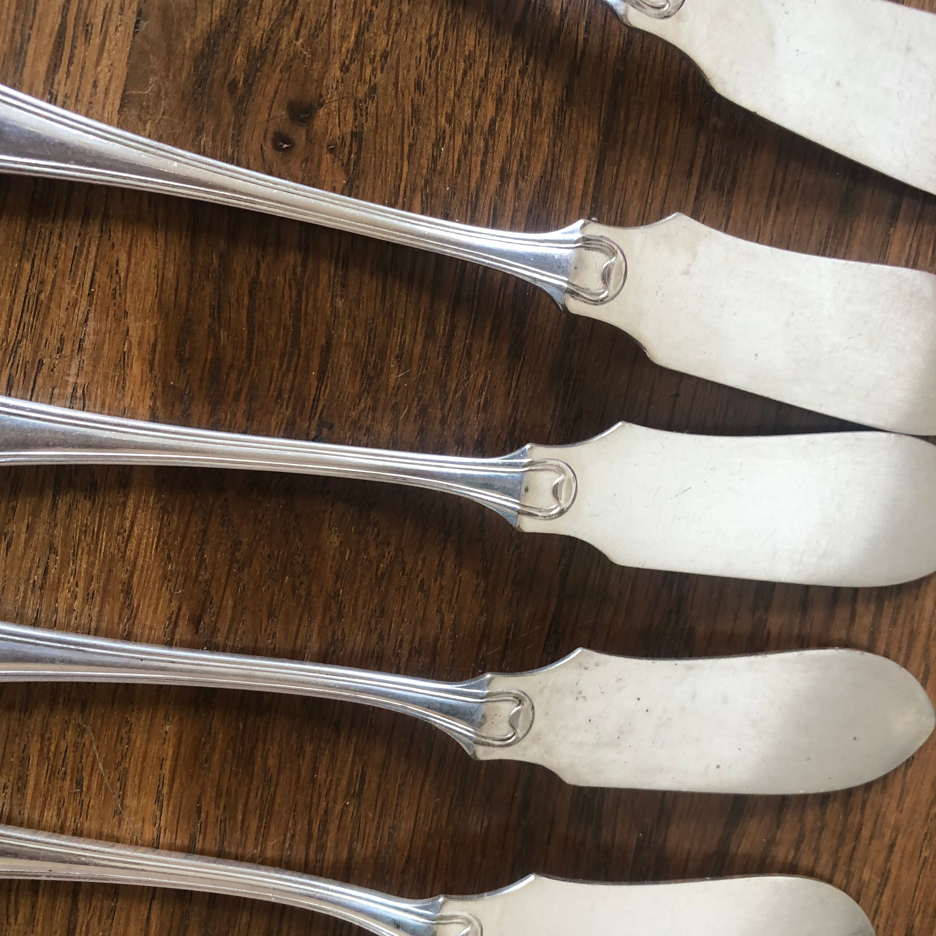 10 mismatched fish knives, silver metal