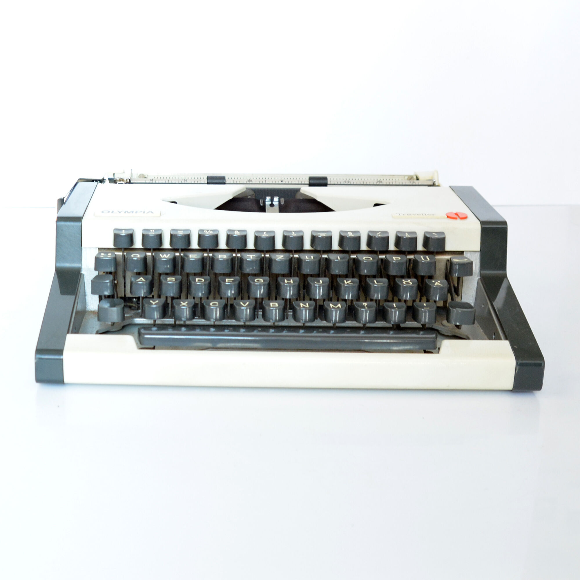 Typewriter AEG Olympia Traveler S, Germany 70s