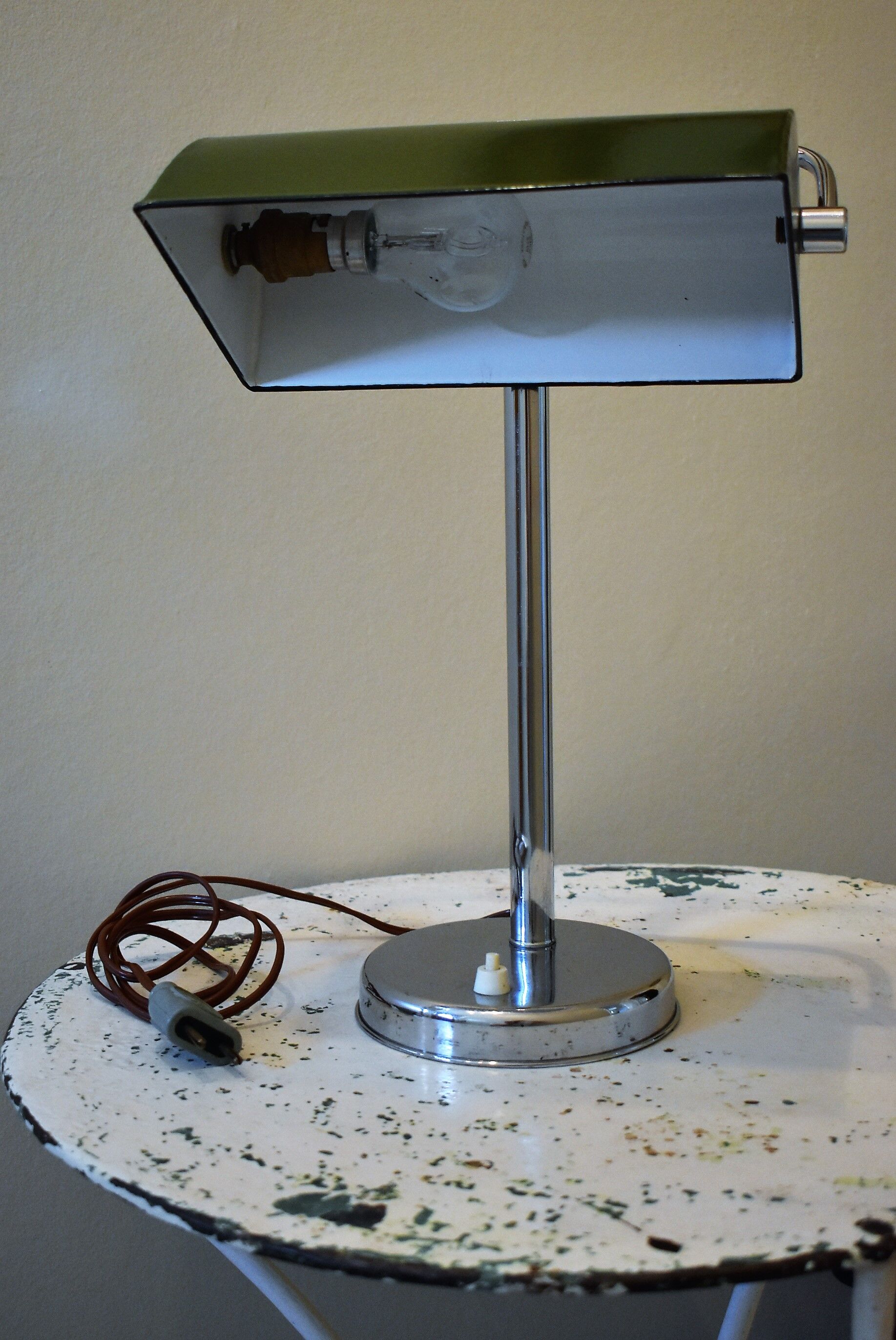 Notary lamp with green enamelled reflector