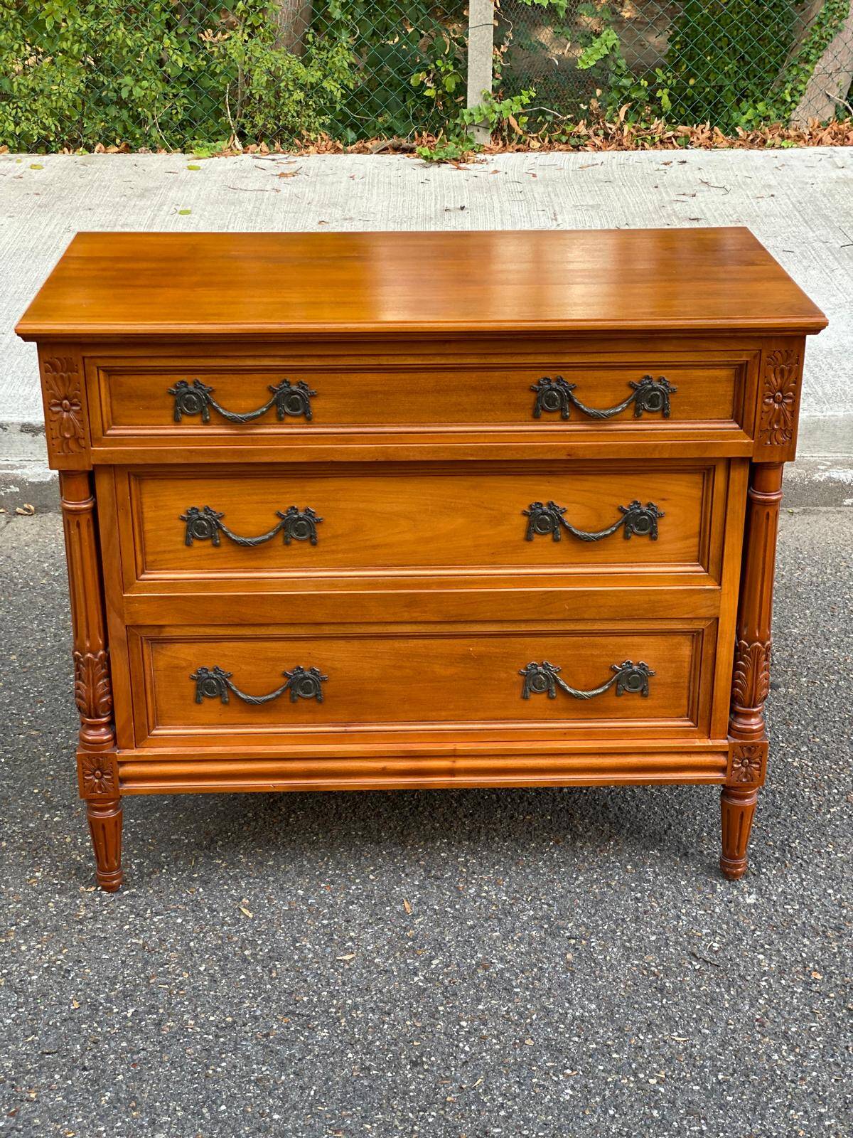 Louis XVI commode in solid cherry wood — Quality Furniture Label 1976