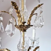 Antique chandelier with pendants, in bronze and glass pendants.