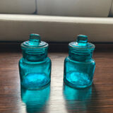 Deux petits pot en verre bleu turquoise