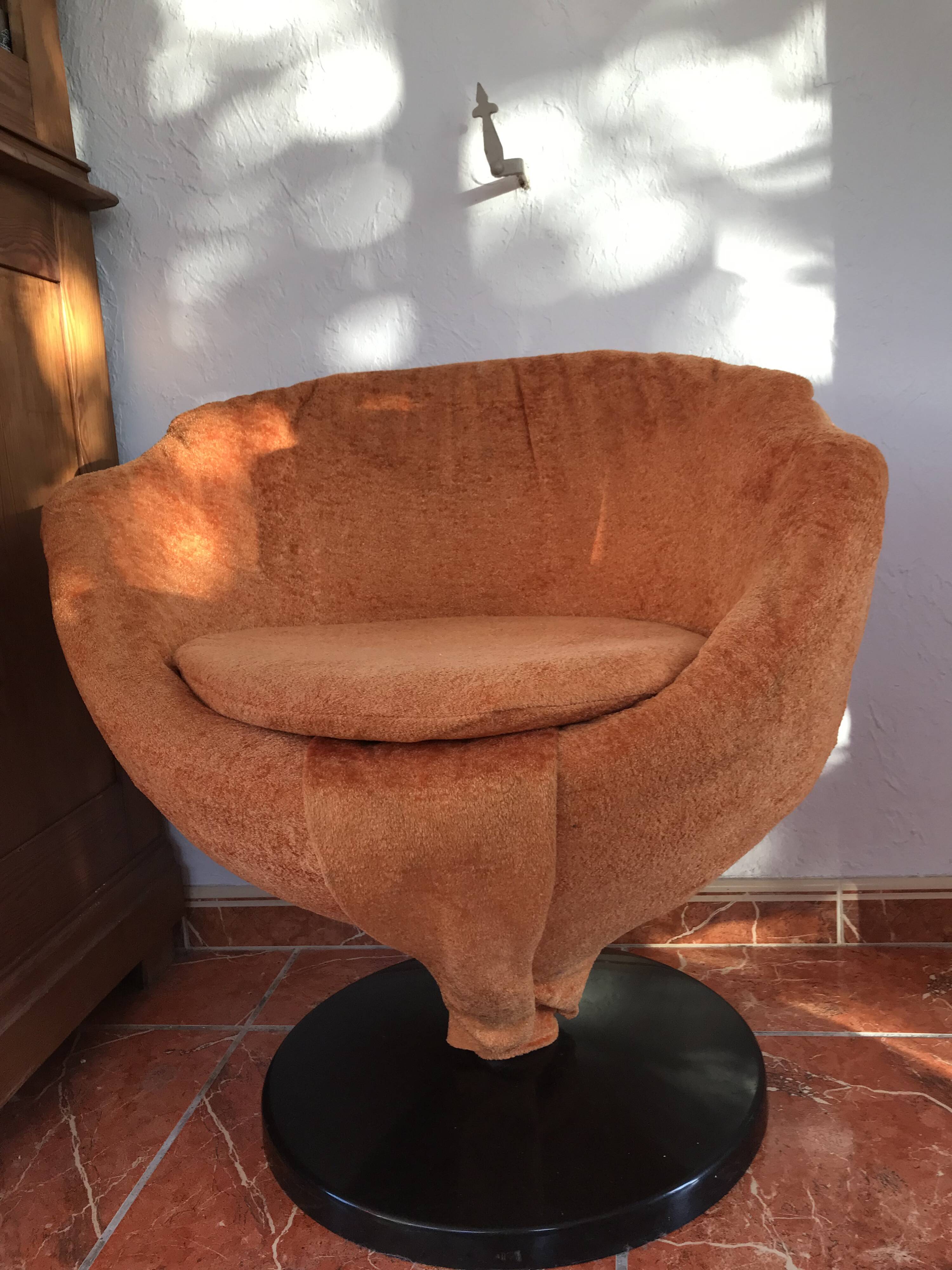 Fauteuil boule  en tissu orange, années 1970