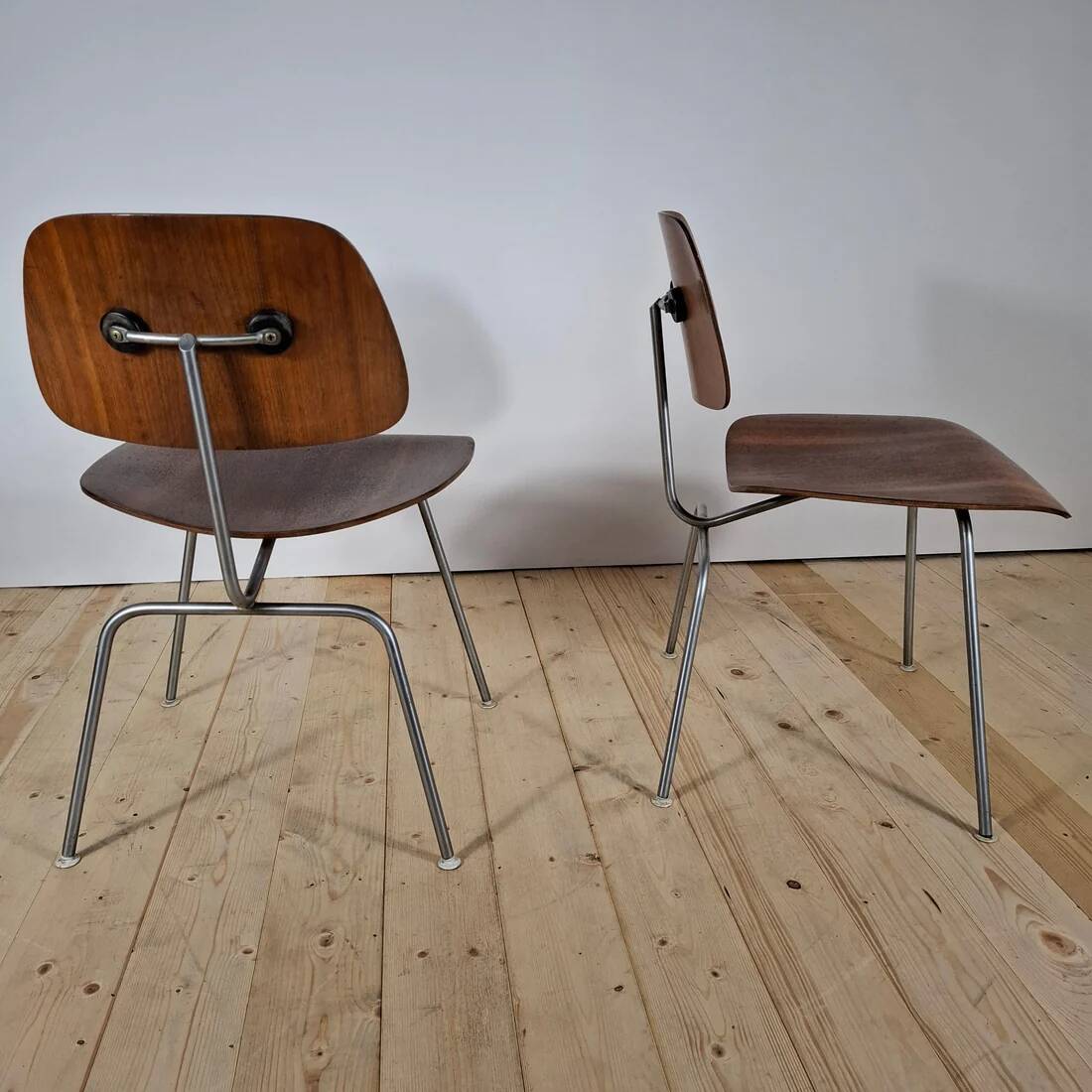 Set of 2 LCM chairs by Charles & Ray Eames for Herman Miller – Mid-Century