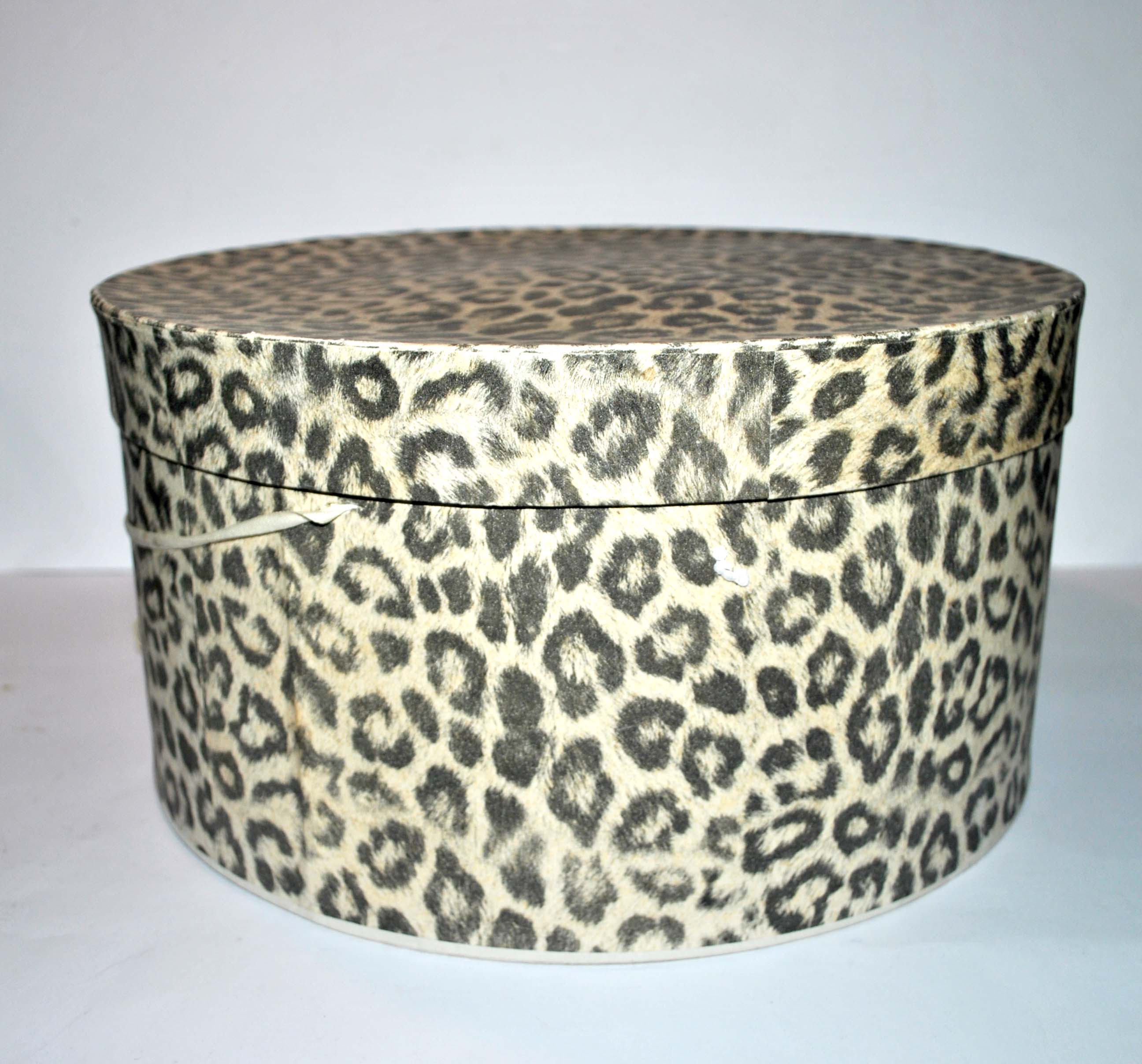 Vintage hat board - Leopard printed cardboard hat box 35x19cm