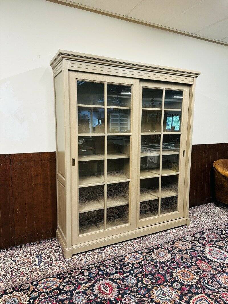 Country Classic oak Bookcase with sliding doors
