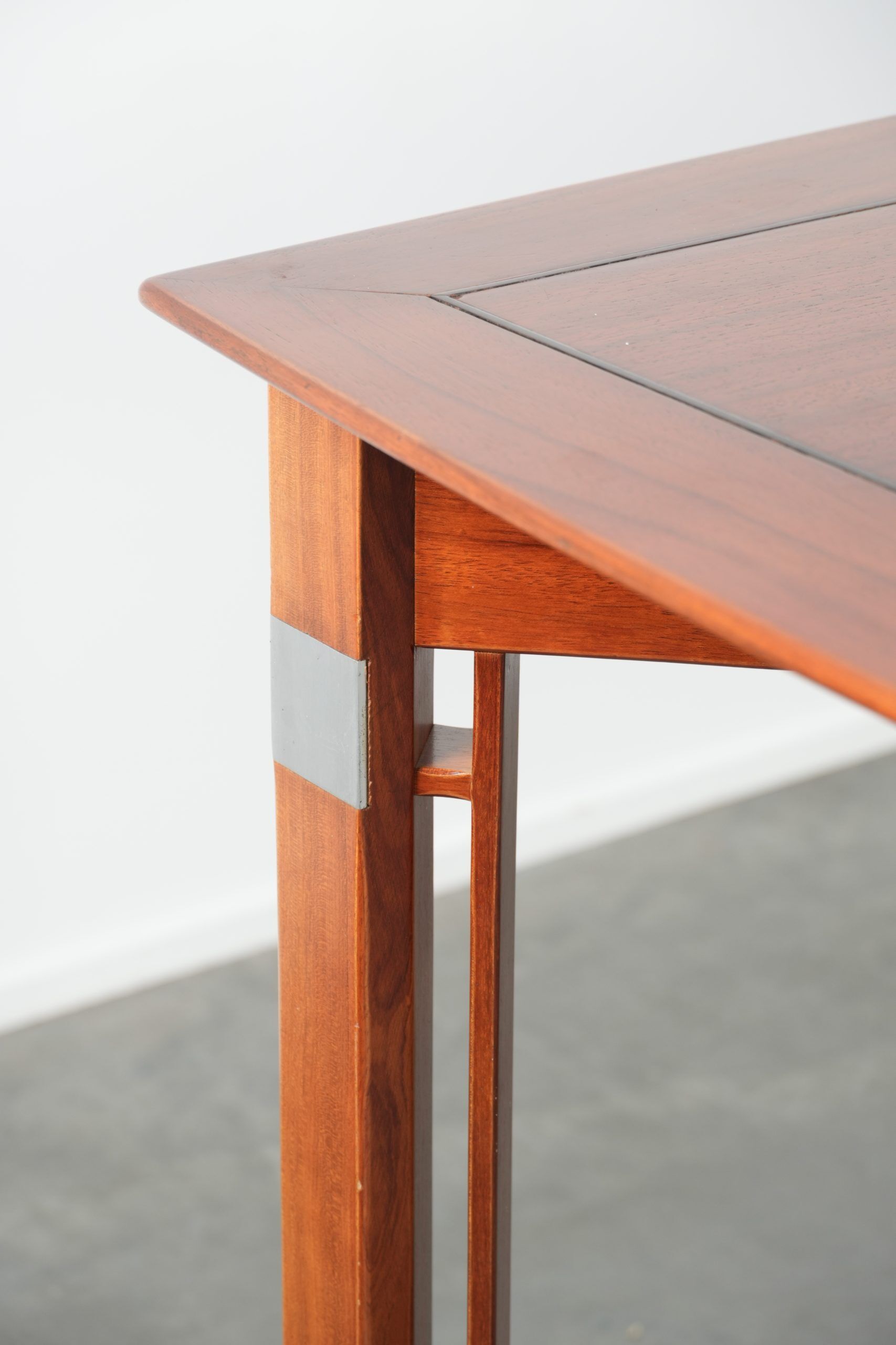 Art Deco design dining table for 4 to 6 people