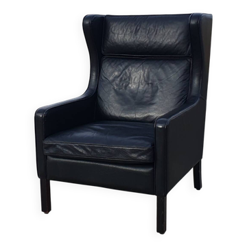 Fauteuil à oreilles scandinave vintage en cuir noir Lulu Stouby