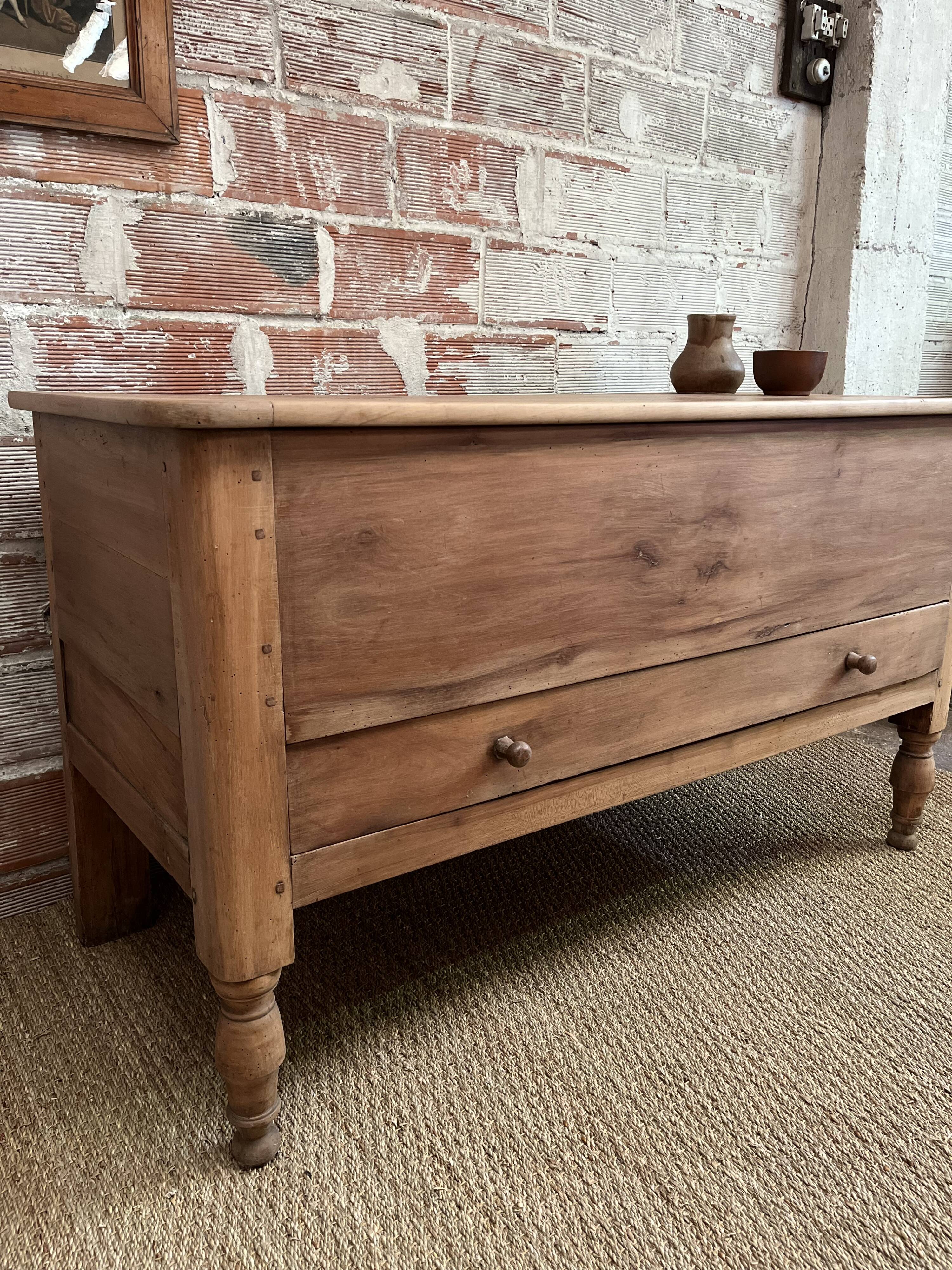 Old hall - Wooden chest