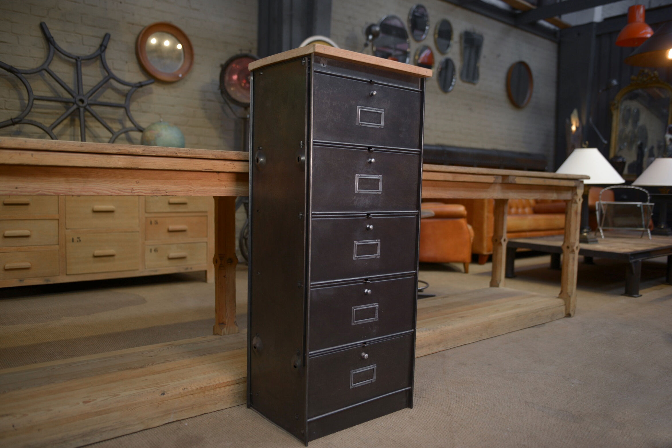 Small vanity cabinet with roneo valves 1950