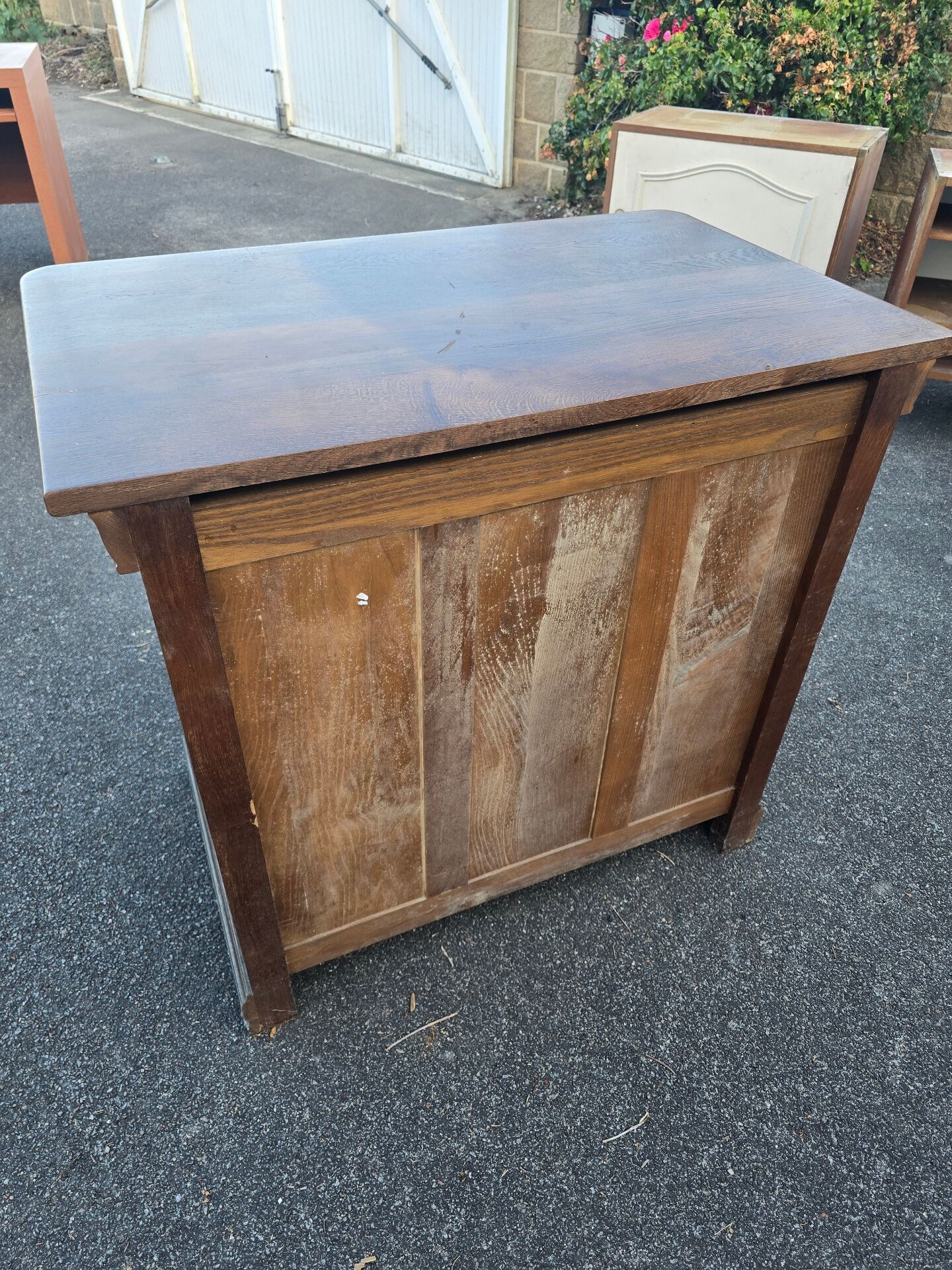 Rotating TV unit in solid oak