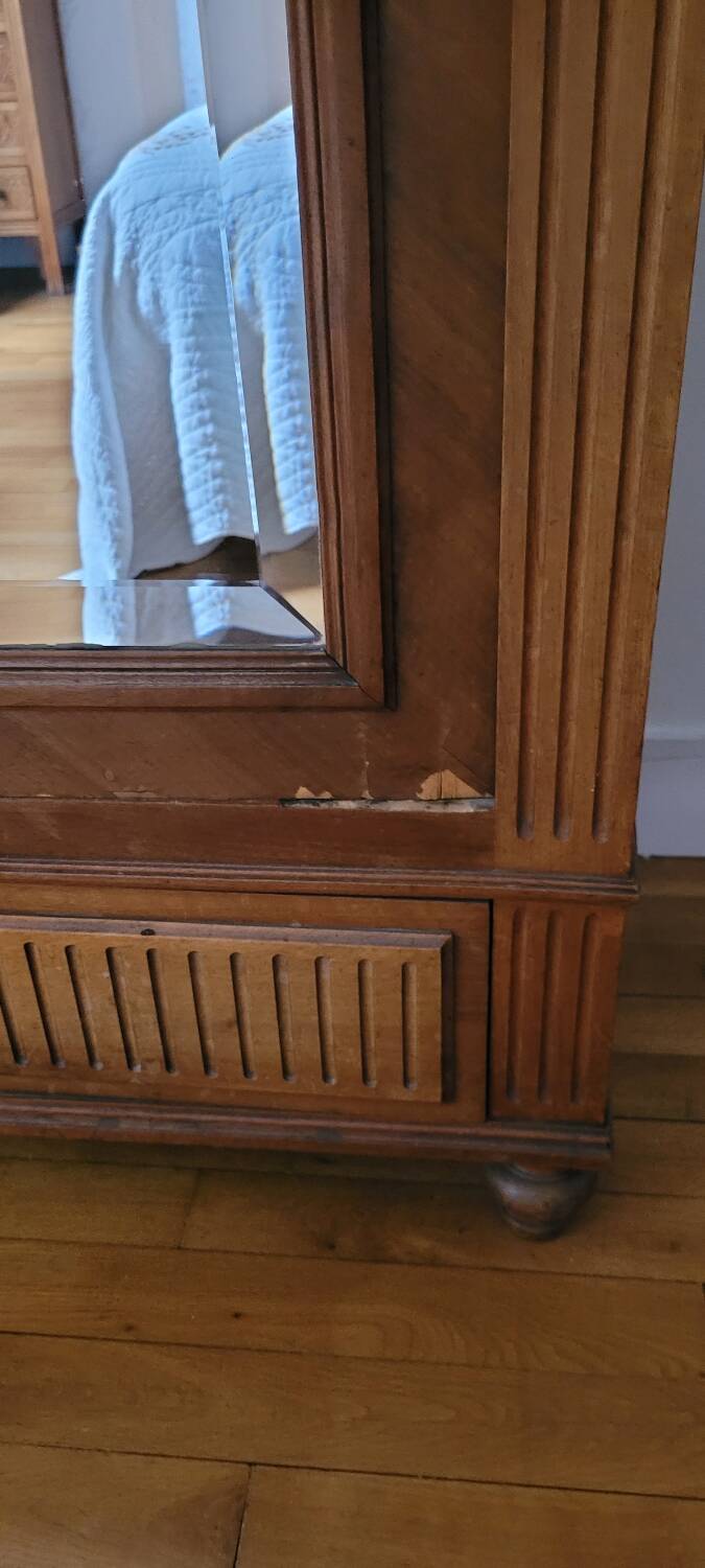 Mirror cabinet