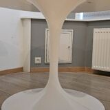 Knoll Saarinen Tulip table 137