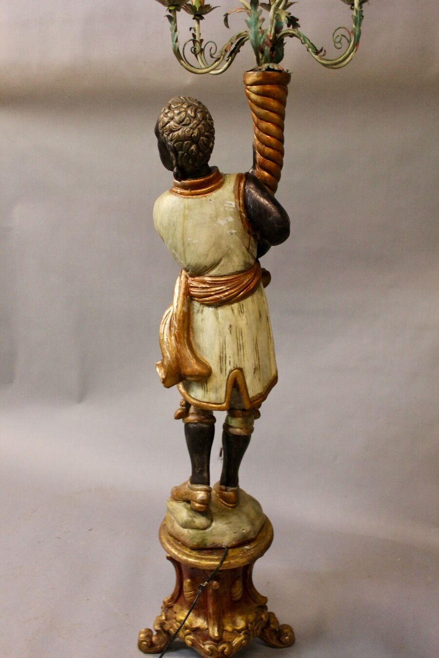 Nubian flare in wood and lacquered metal