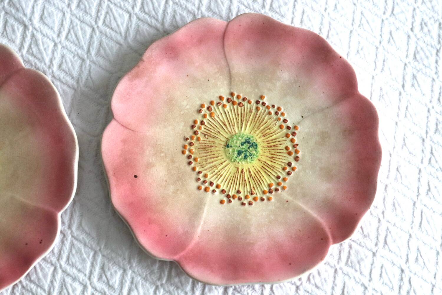 Pair of slipware plates – Art Nouveau floral decoration