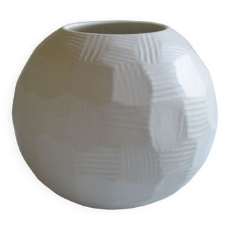 Ball vase with milky engobe