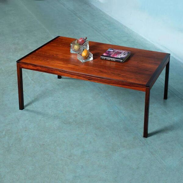 Table basse scandinave vintage rénovée, table moderne du milieu du siècle.