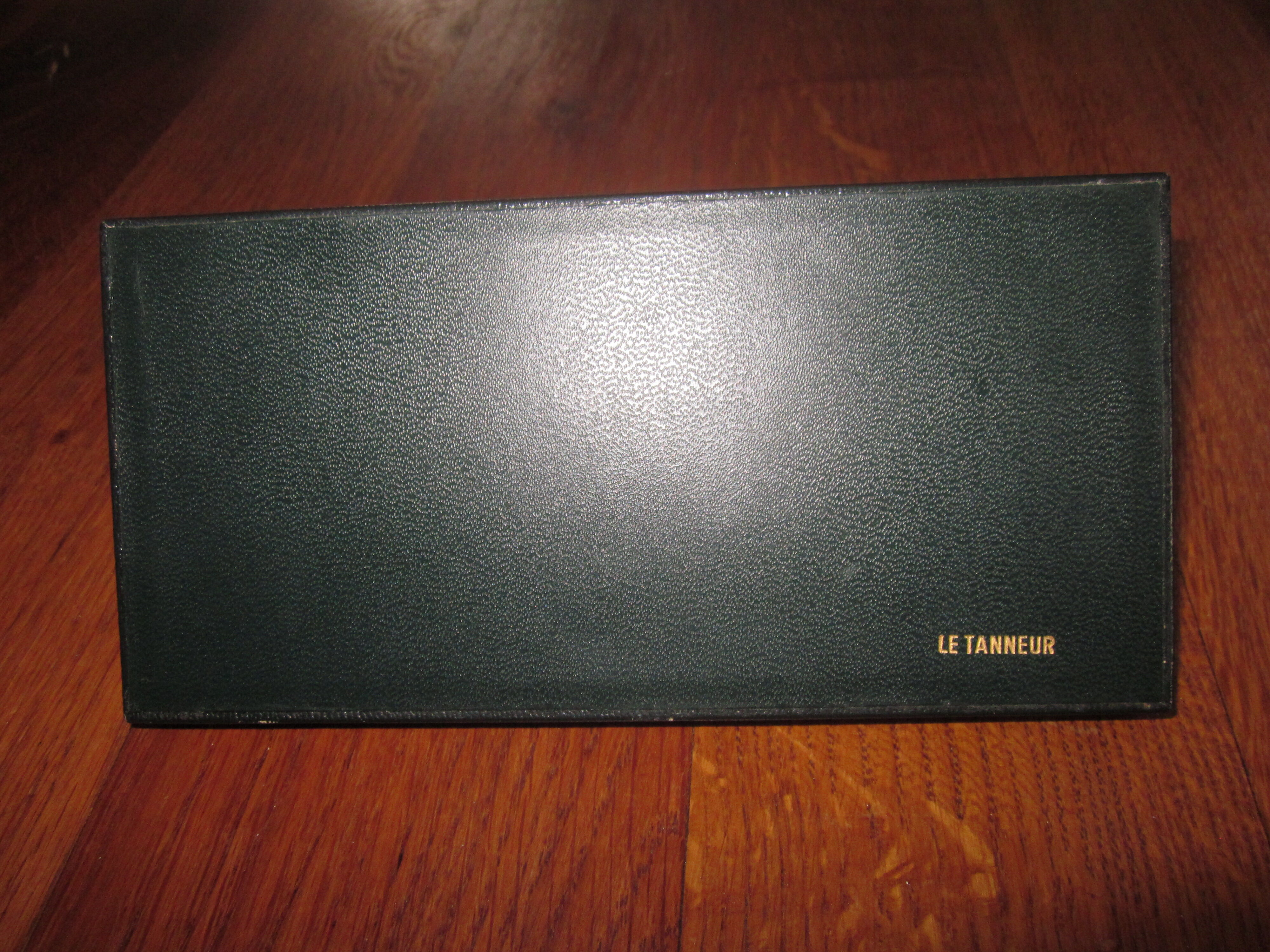 Perpetual desk calendar in green leather The Tanner