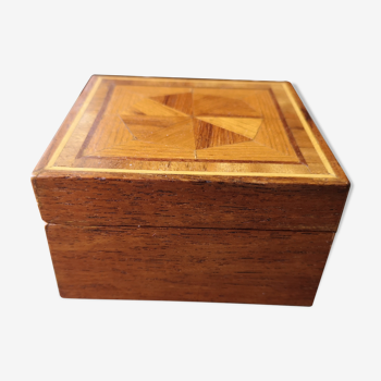Inlaid wooden jewelry box