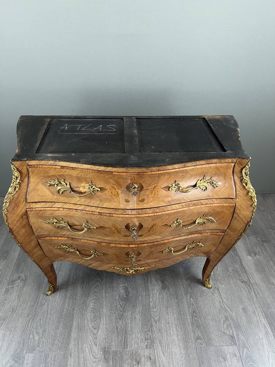 Louis XV chest of drawers stamped Marking P., late 19th century