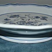 Compotier A. Montagnon à décor de fleurs camaïeu bleu