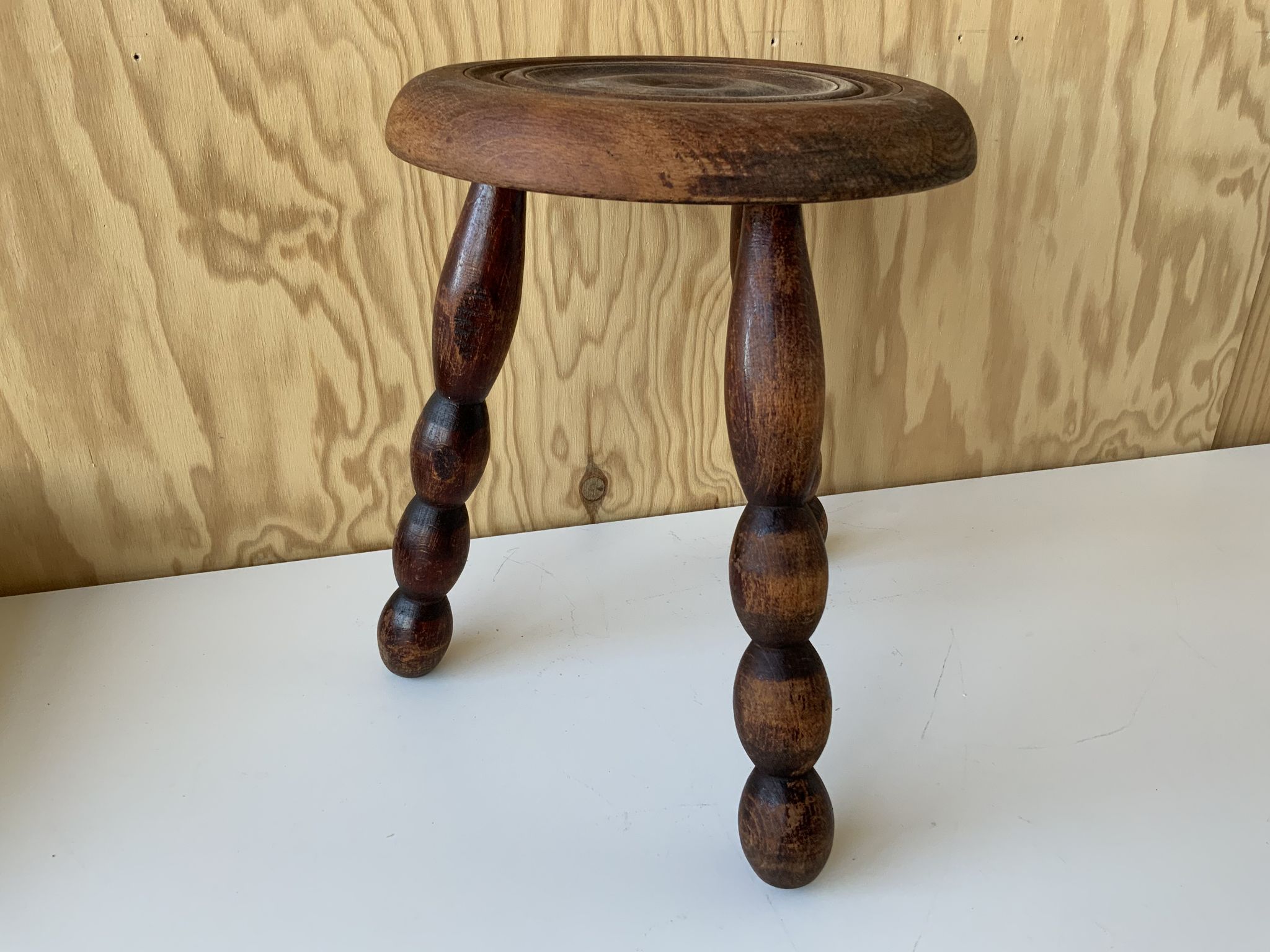 Tabouret tripode