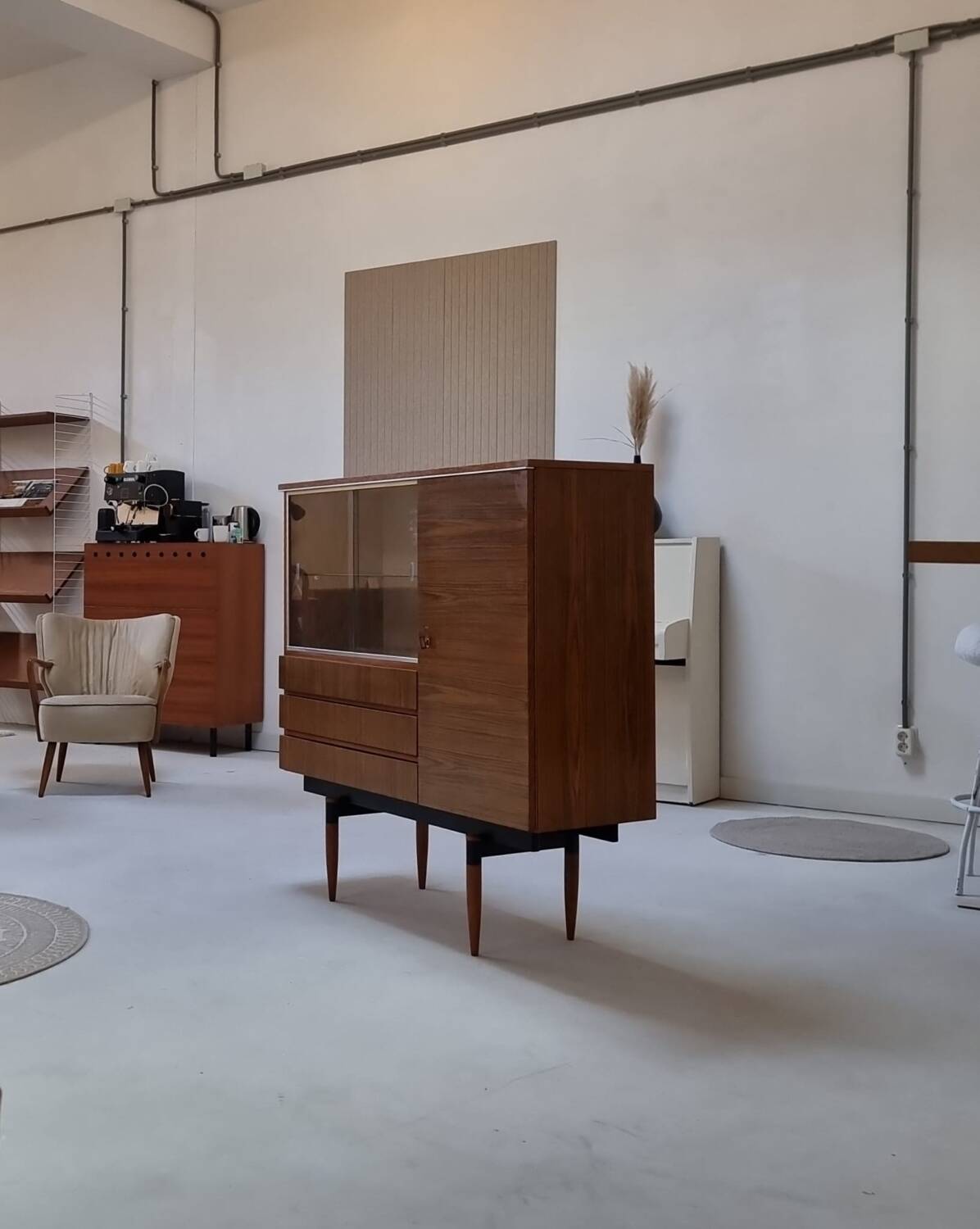 Vitrine du milieu du siècle