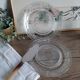 2 assiettes plates en verre transparent