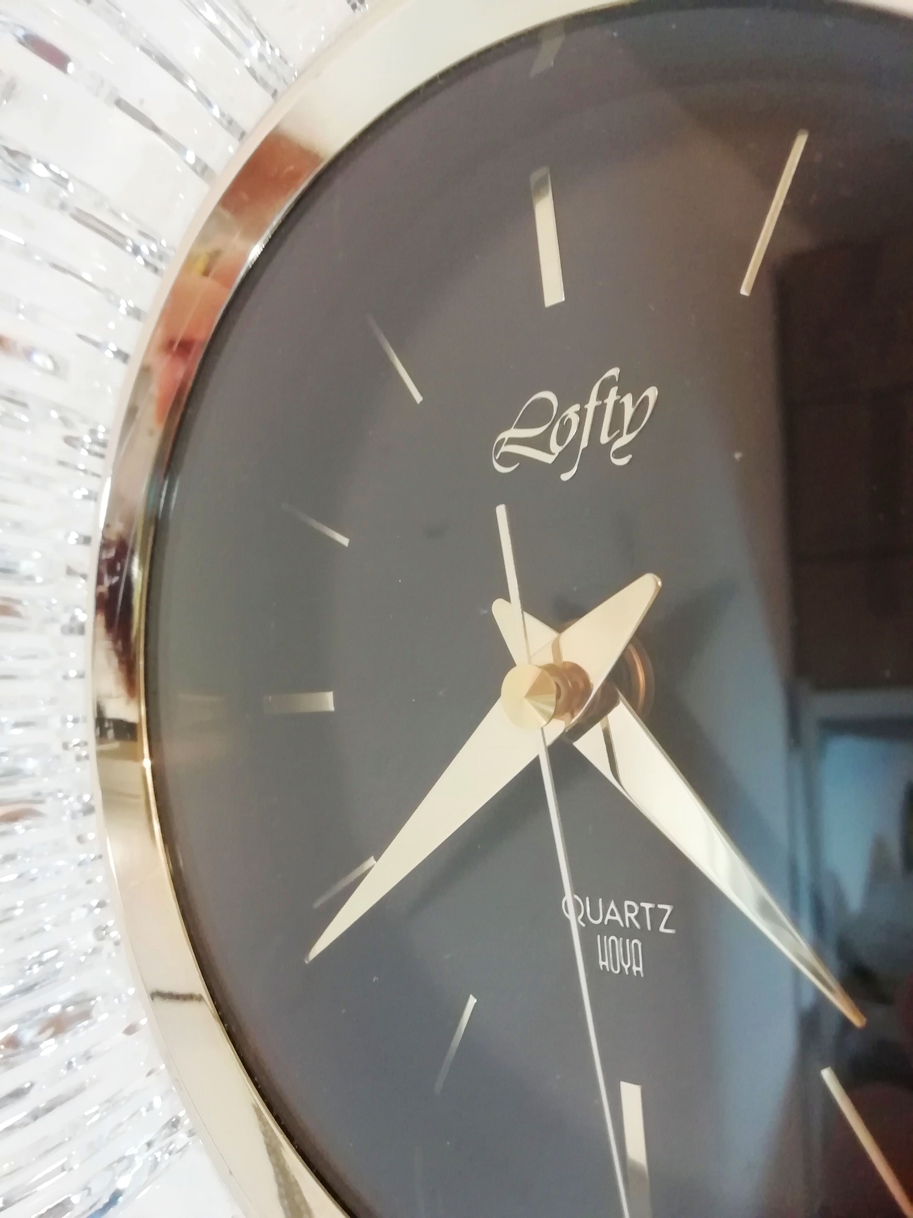 Horloge murale de la marque "Hoya"