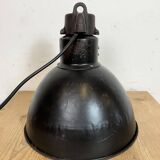 Suspension industrielle Bauhaus en tôle émaillée noire, années 1930