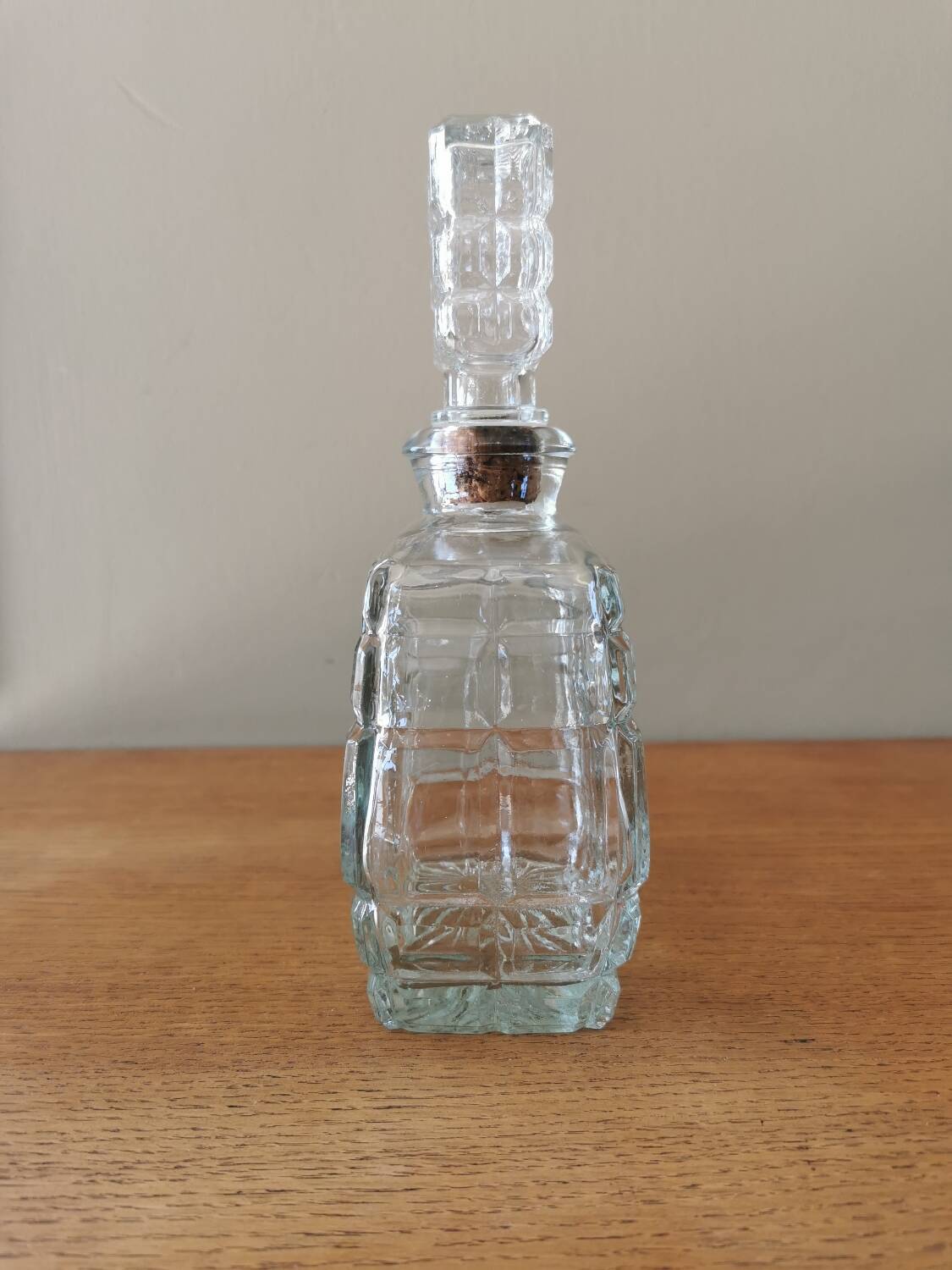 Carafe en verre forme flacon de parfum